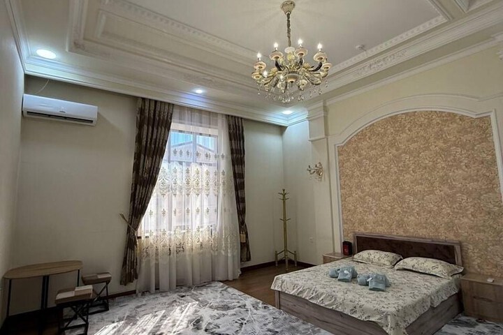 Room 4 of 10