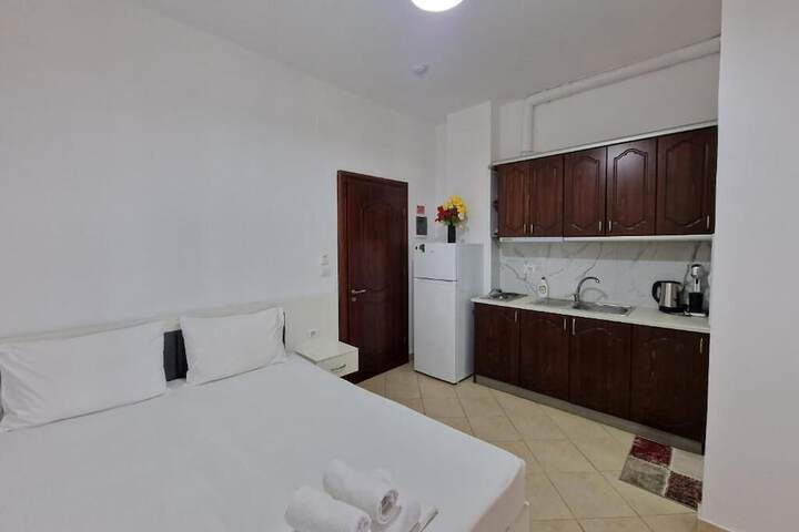 Room 5 of 115