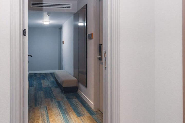 Room 43 of 173