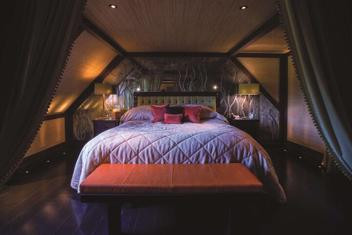 Room 35 of 200