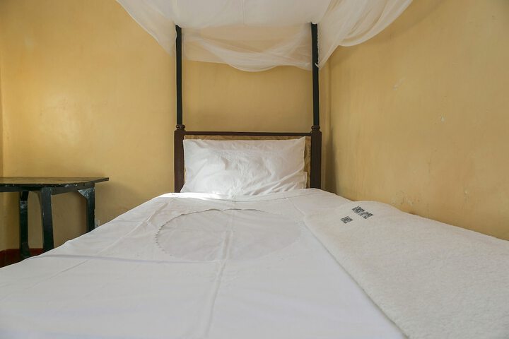 Room 5 of 18