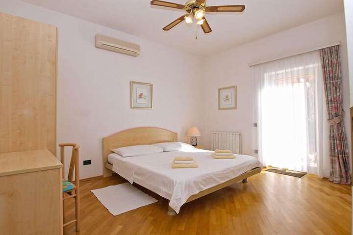 Room 5 of 59
