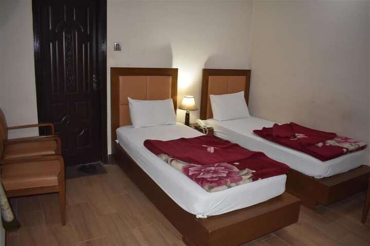 Room 4 of 11