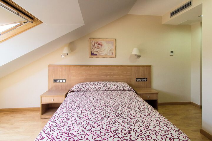 Room 15 of 33