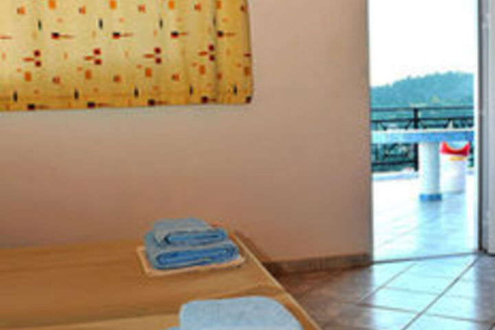 Room 13 of 22