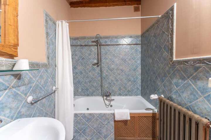 Room 2 of 11