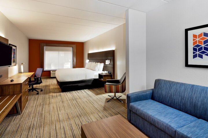 Room 4 of 38