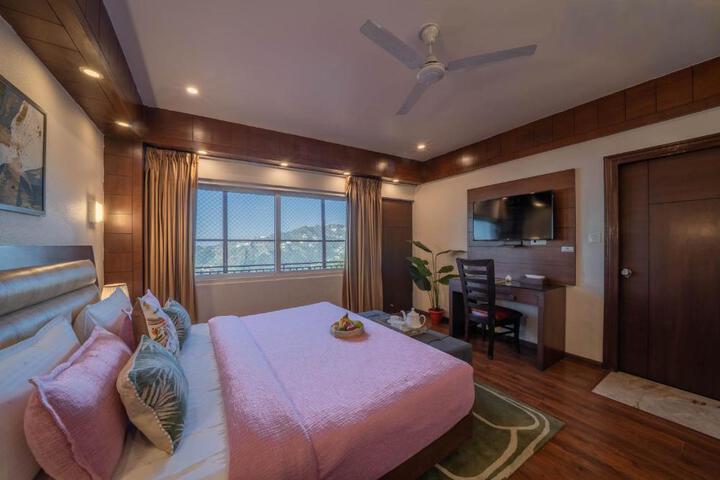 Perfectstayz Premium The Pride at mall road