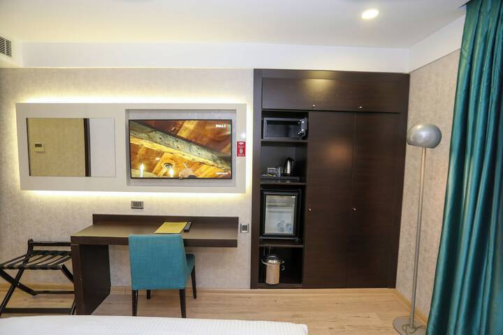 Room 15 of 40