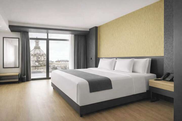 Room 28 of 176