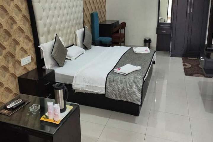 Room 15 of 24