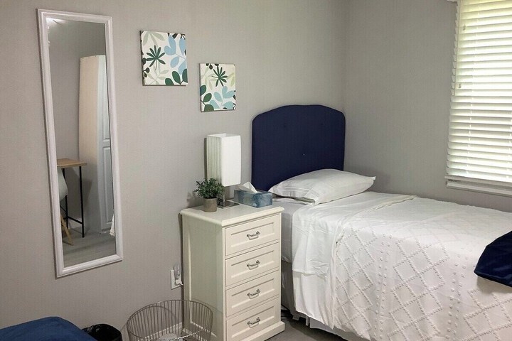 Room 11 of 99