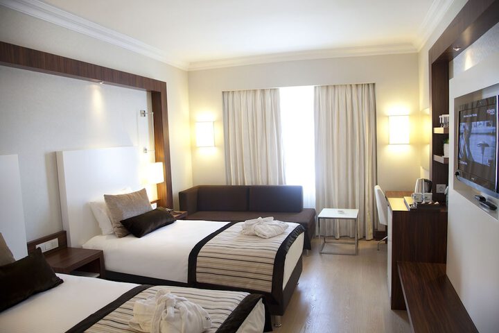Room 16 of 90