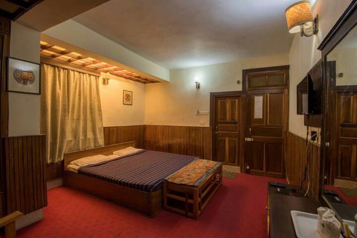 Room 4 of 5