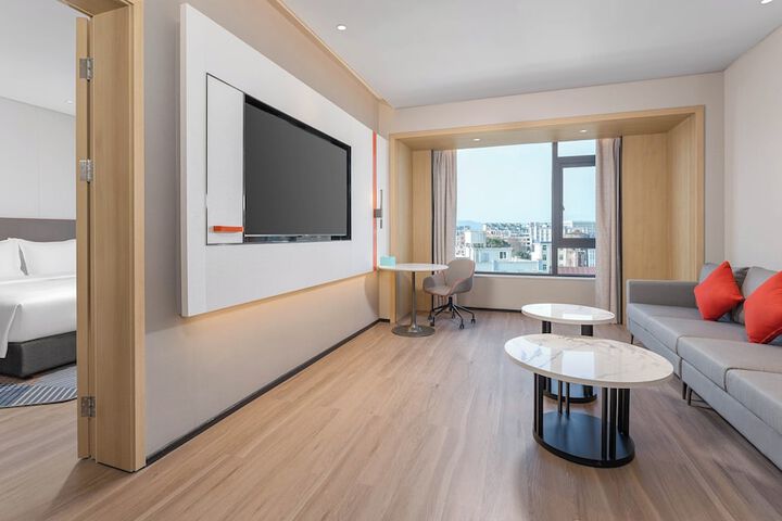 Room 9 of 40