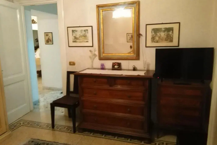 Room 2 of 11