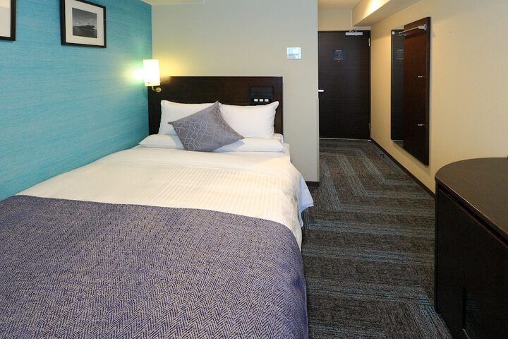 Room 12 of 38