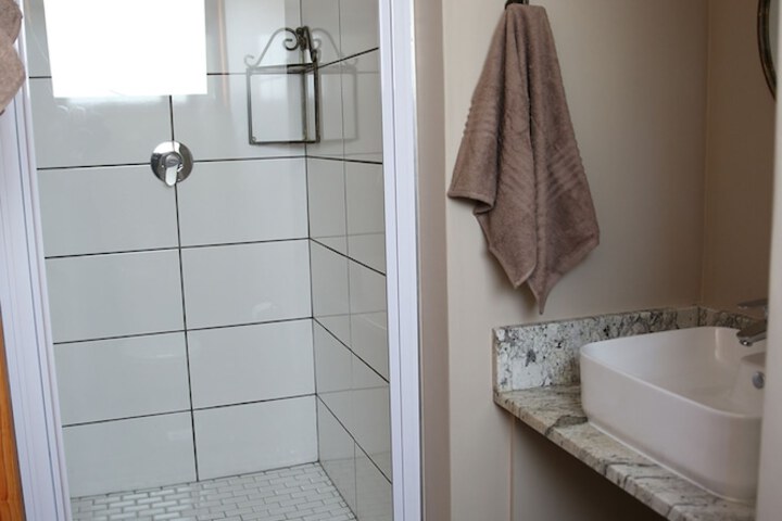 Room 28 of 65
