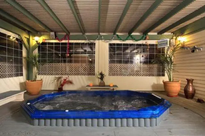 Pool 6 of 10