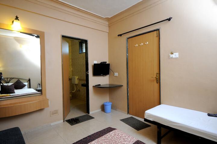 Room 9 of 49