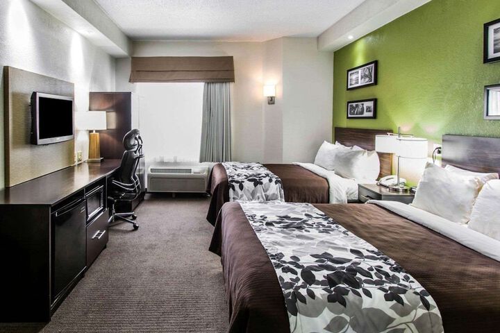 Queen Bed Accessible (5 of 11)