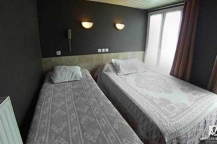 Room 6 of 32
