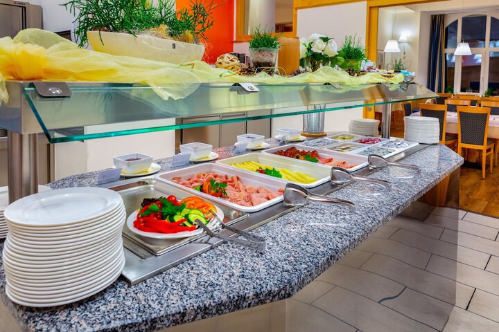 Breakfast/Coffee Service 40 of 73