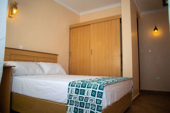 Room 3 of 6