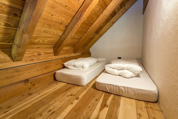 Room 9 of 39