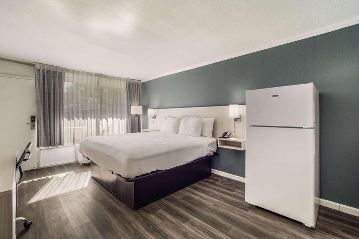 Standard | King Bed (7 of 16)