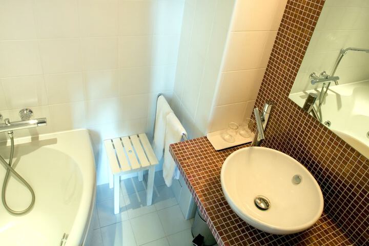 Room 40 of 74