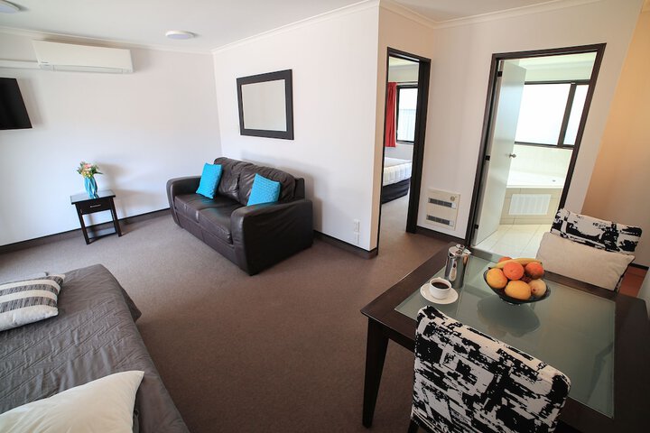 Room 4 of 120