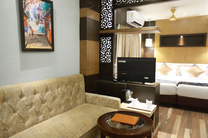 Room 16 of 33