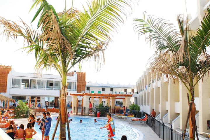 Pool Hotel