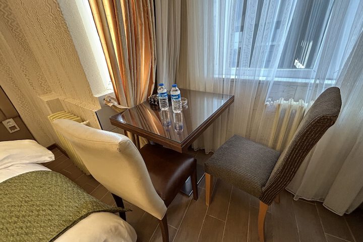 Room 52 of 95