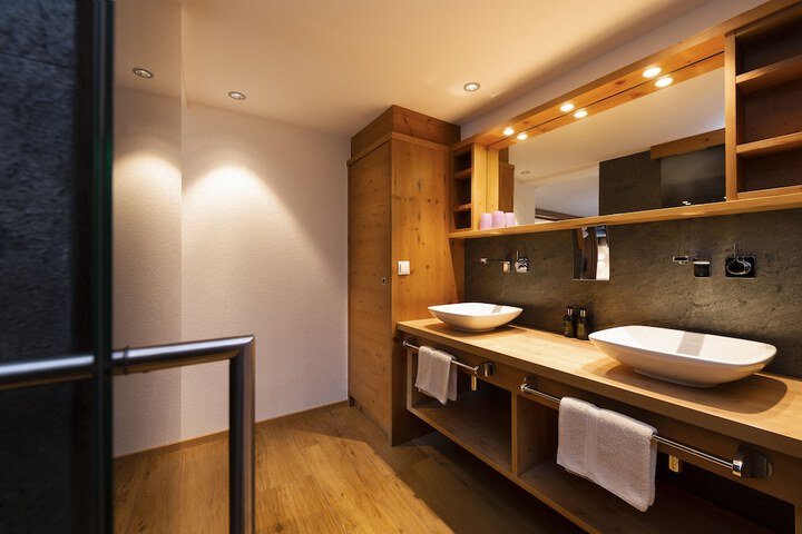 Room 60 of 176