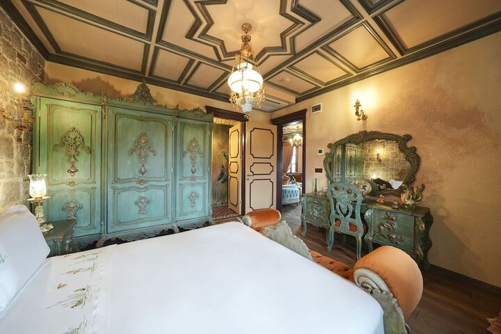 Room 6 of 171