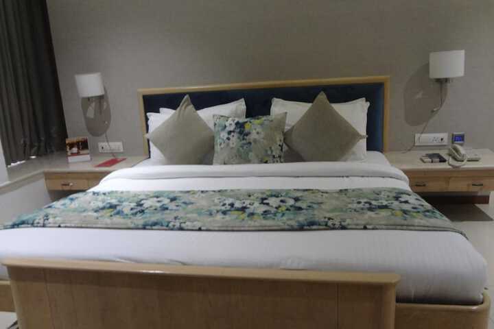 Room 16 of 44