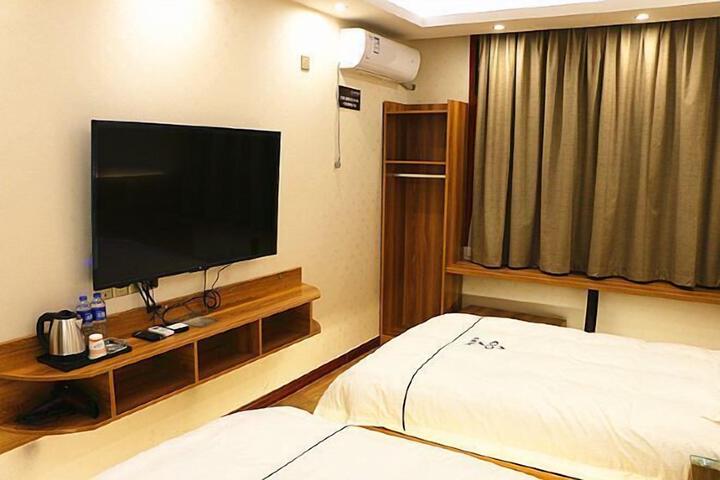Room 79 of 142