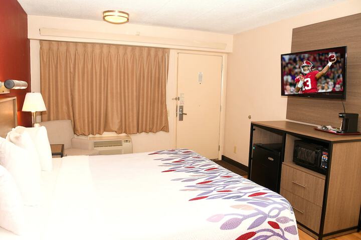 1 King Bed (9 of 17)