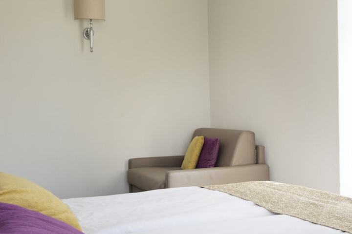 Room 6 of 19