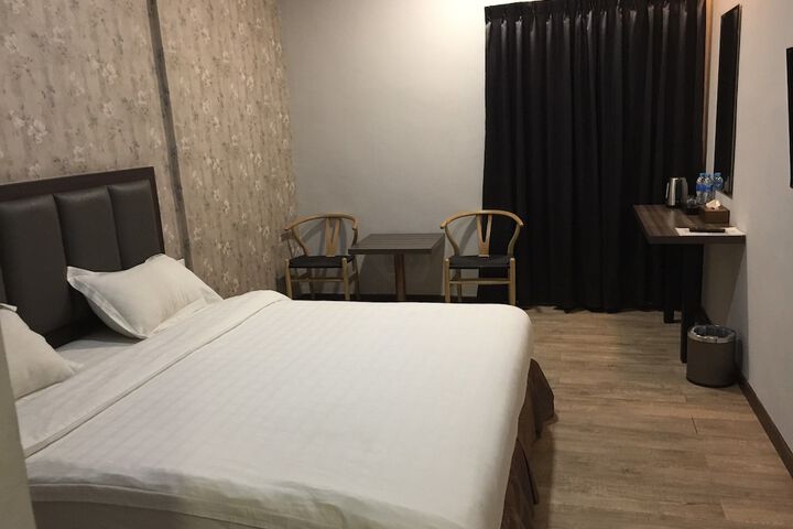 Room 12 of 19