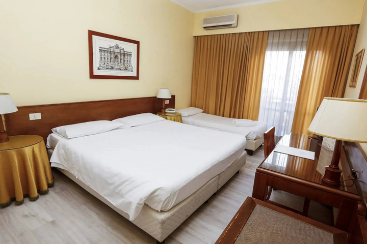 Room 4 of 27