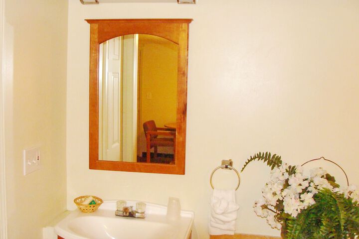 Bathroom sink