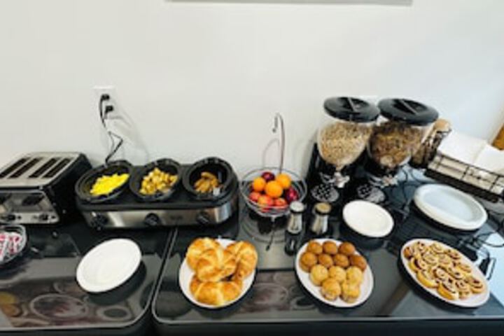 Breakfast/Coffee Service 142 of 165