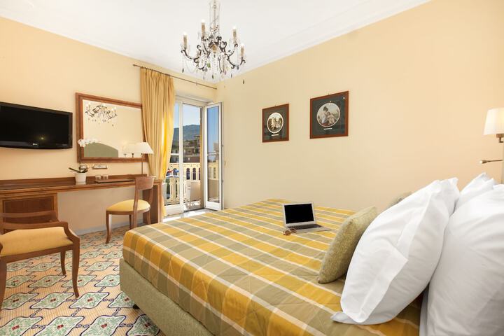 Room 16 of 150