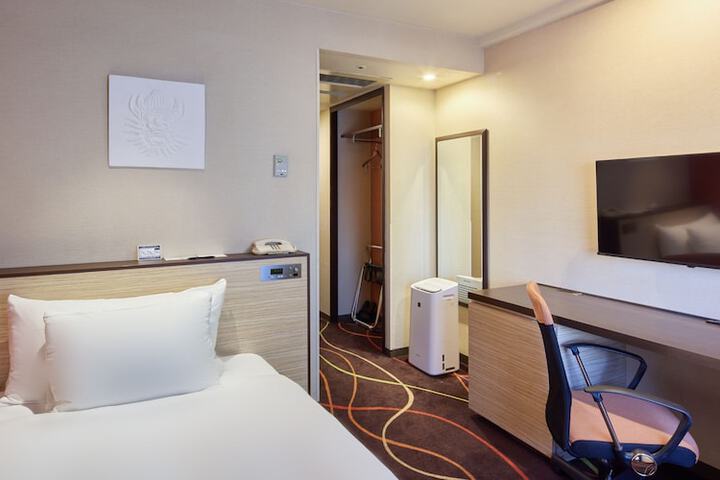 Room 10 of 145