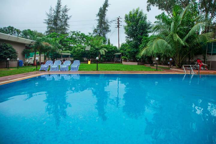 Hotel with Pool