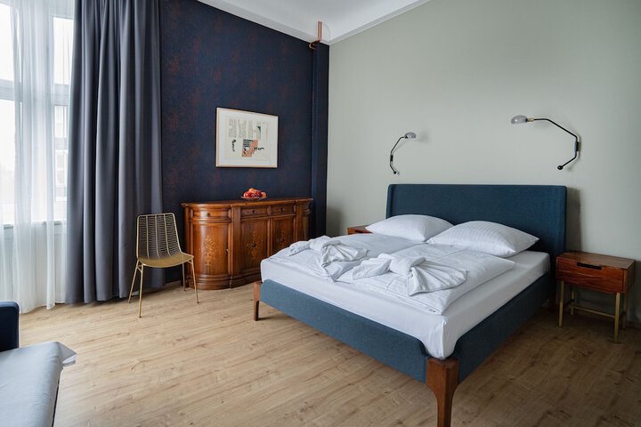 Room 16 of 48