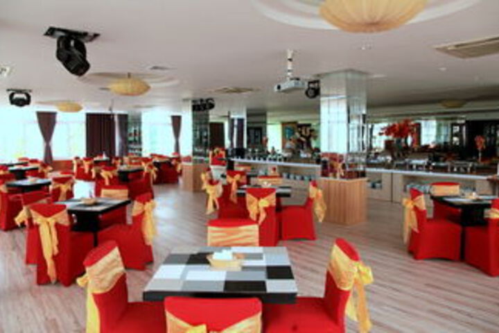 Dining 74 of 78